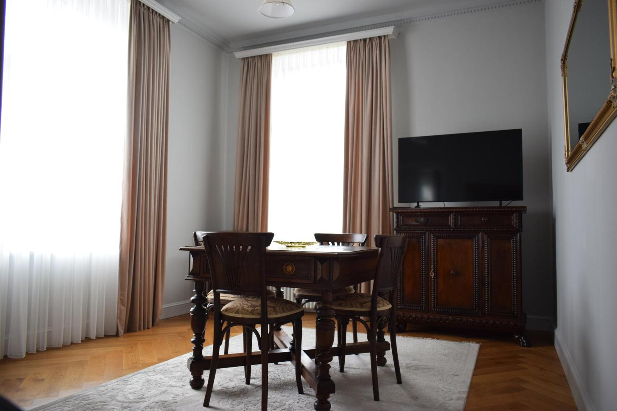 Augsburg Apart Piatra Neamţ Zewnętrze zdjęcie